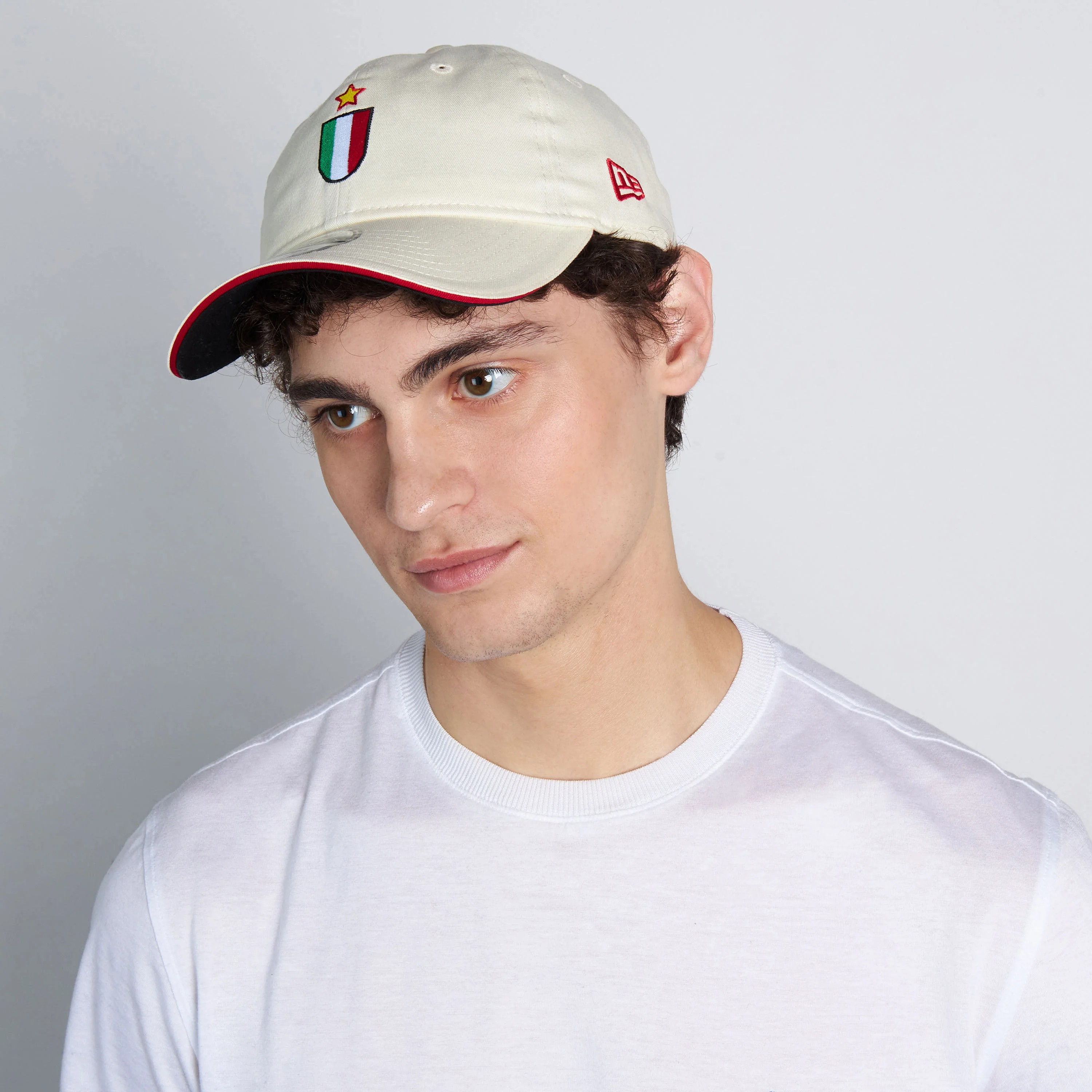 110-cappellino-9twenty-new-era-x-ac-milan-1993-3.webp CAPPELLINO 9TWENTY® NEW ERA X AC MILAN 1993