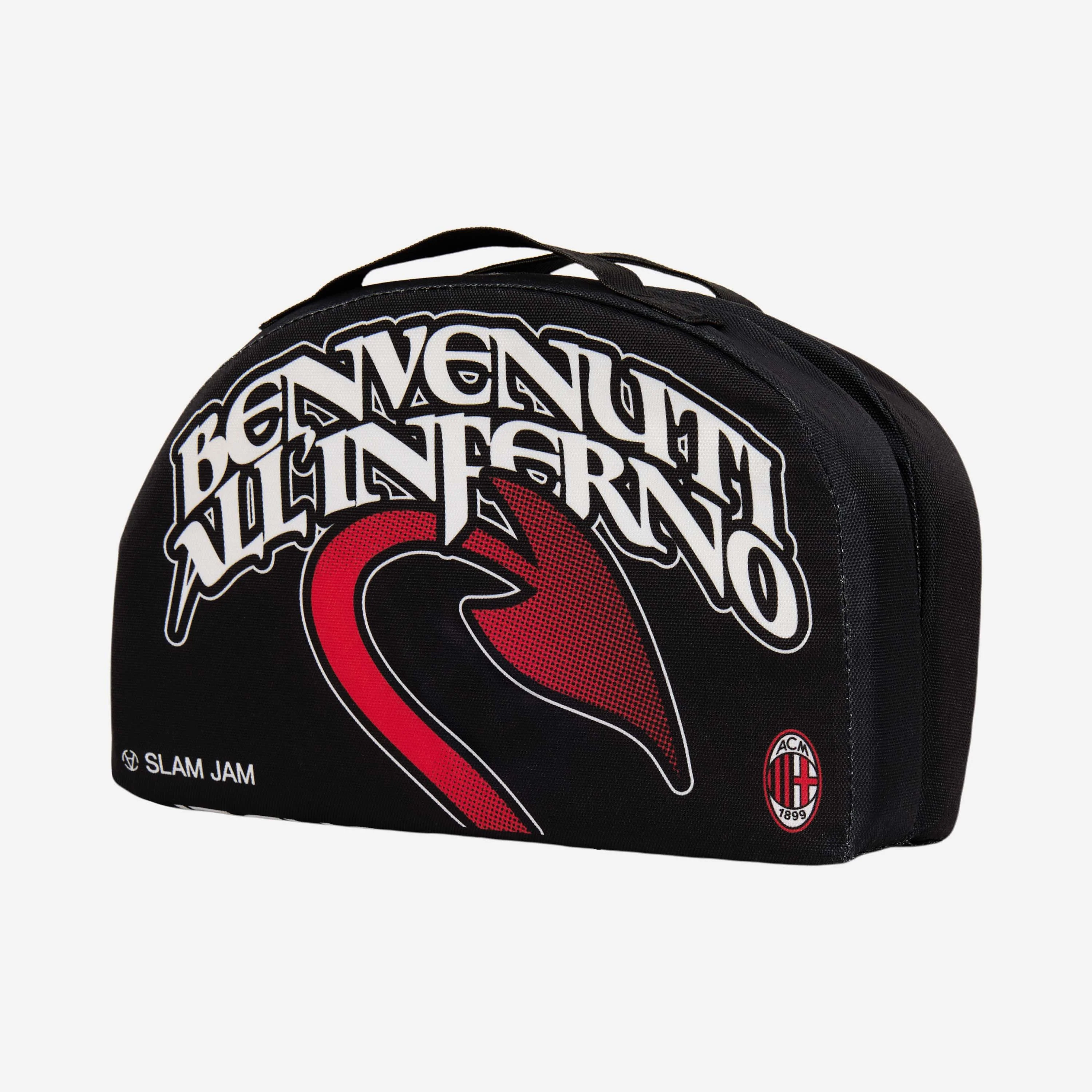 2070-cuscino-da-stadio-puma-x-ac-milan-x-slam-jam-1.webp CUSCINO DA STADIO PUMA X AC MILAN X SLAM JAM